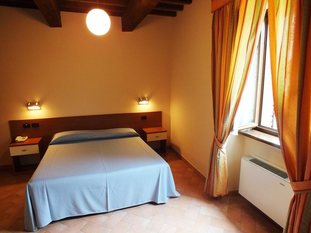 Hotel Santa Chiara SantʼAngelo in Vado Zimmer foto