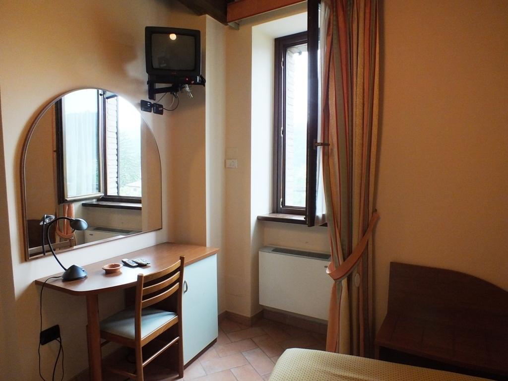 Hotel Santa Chiara SantʼAngelo in Vado Zimmer foto