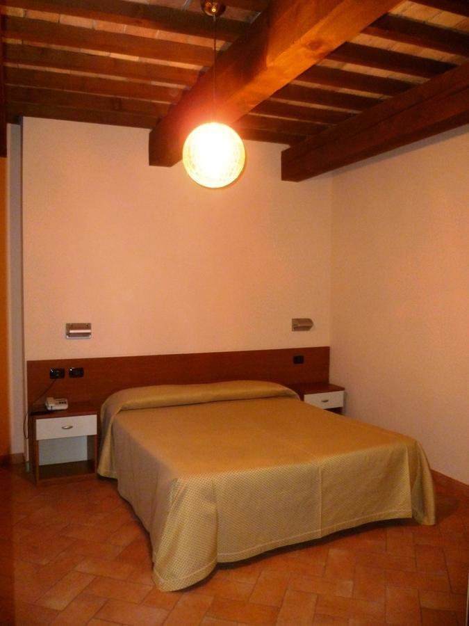 Hotel Santa Chiara SantʼAngelo in Vado Zimmer foto